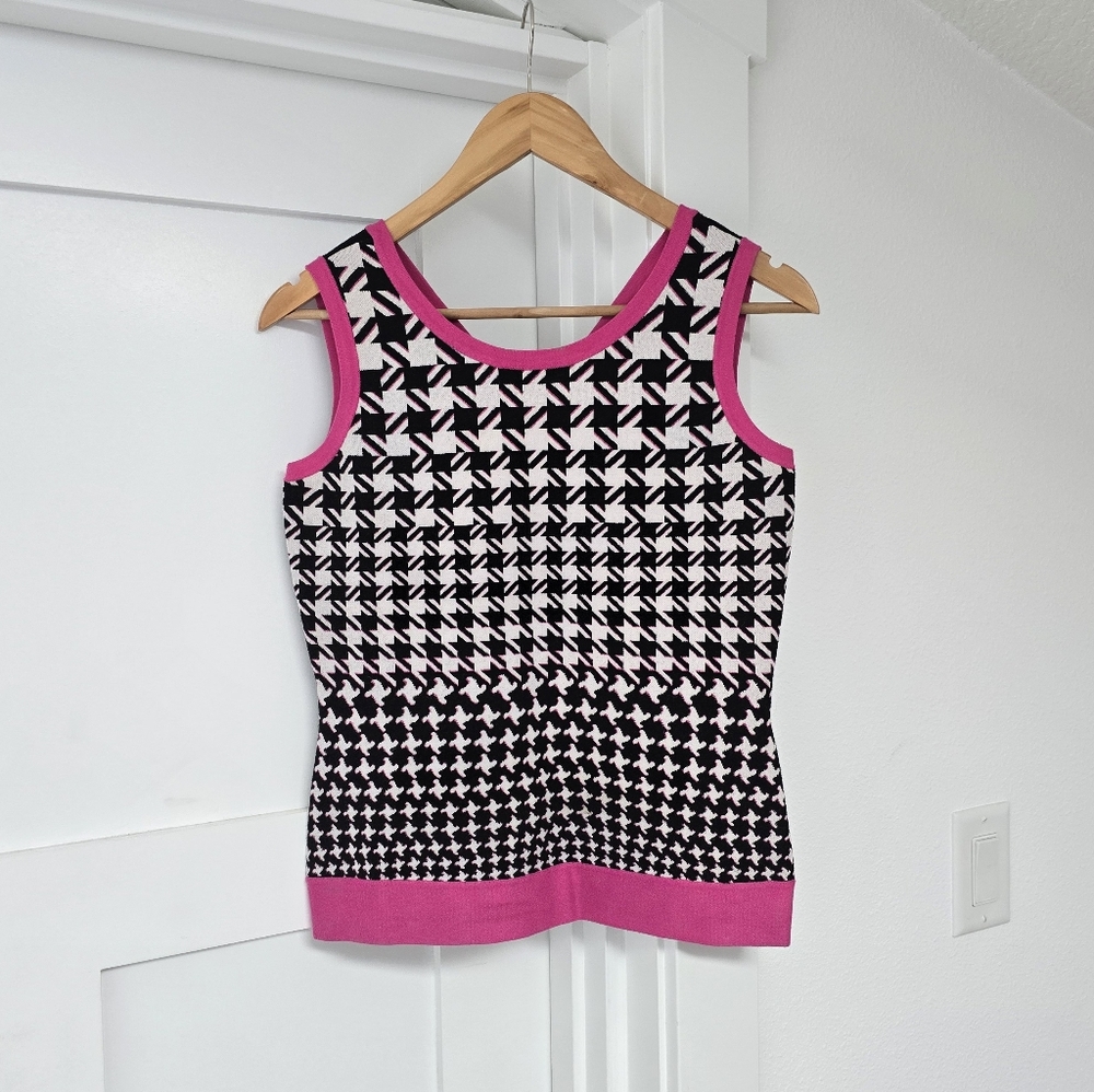 Carlisle Collection Houndstooth Knit Vest in Black & Hot Pink